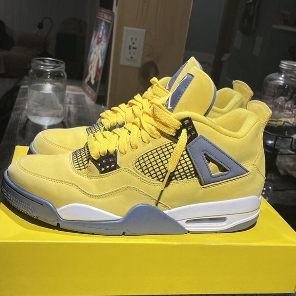 Size 11 - Jordan 4 Retro Mid Lightning - Picture 3 of 4